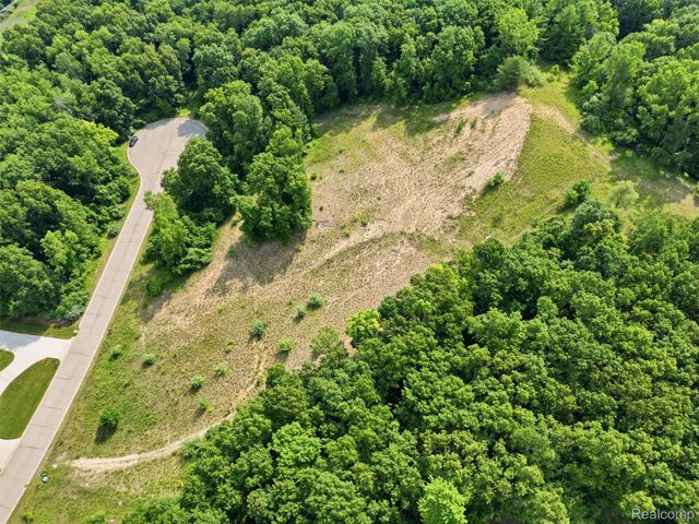20 Grand Summit Drive, Tyrone Township, MI 48430