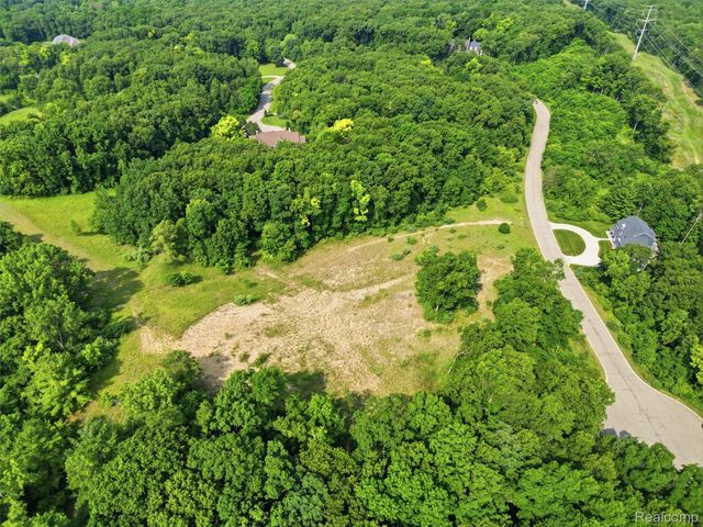 20 Grand Summit Drive, Tyrone Township, MI 48430