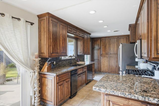 2907 Gill Avenue, Bakersfield, CA 93306