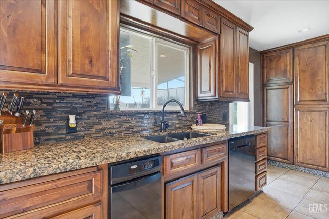 2907 Gill Avenue, Bakersfield, CA 93306