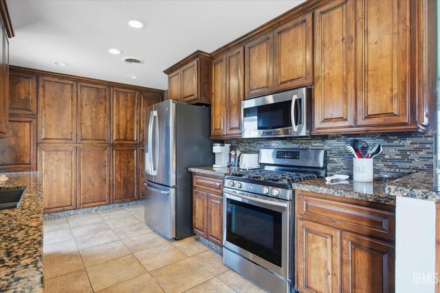 2907 Gill Avenue, Bakersfield, CA 93306