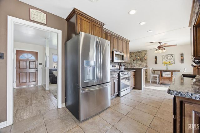 2907 Gill Avenue, Bakersfield, CA 93306