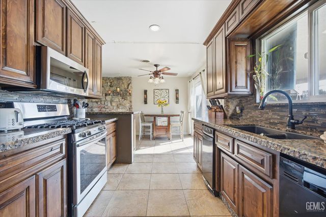 2907 Gill Avenue, Bakersfield, CA 93306