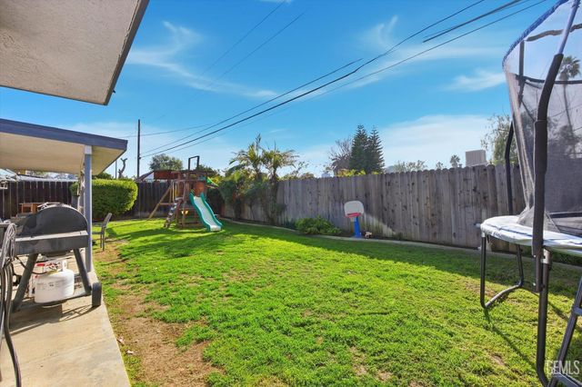 2907 Gill Avenue, Bakersfield, CA 93306