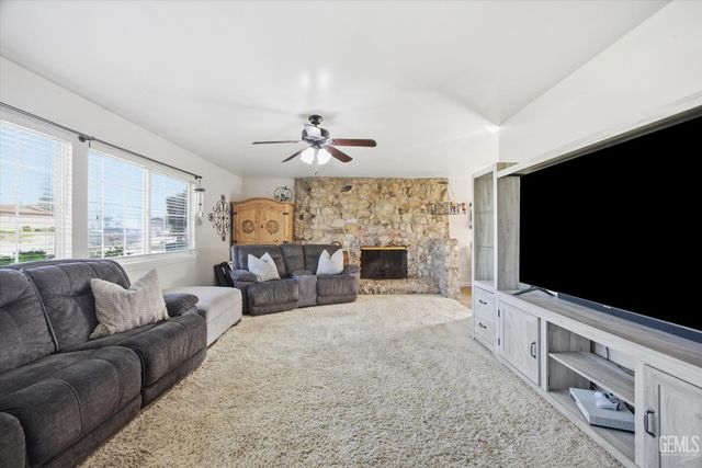 2907 Gill Avenue, Bakersfield, CA 93306