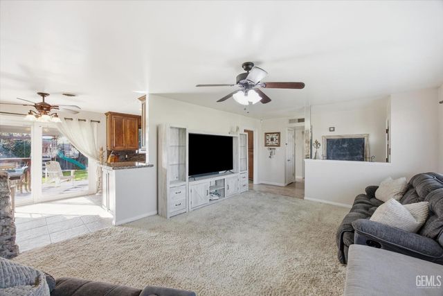 2907 Gill Avenue, Bakersfield, CA 93306