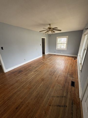 706 Monroe St, Clarksville, TN 37040