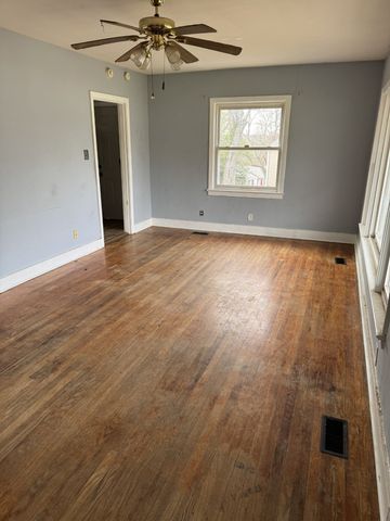 706 Monroe St, Clarksville, TN 37040