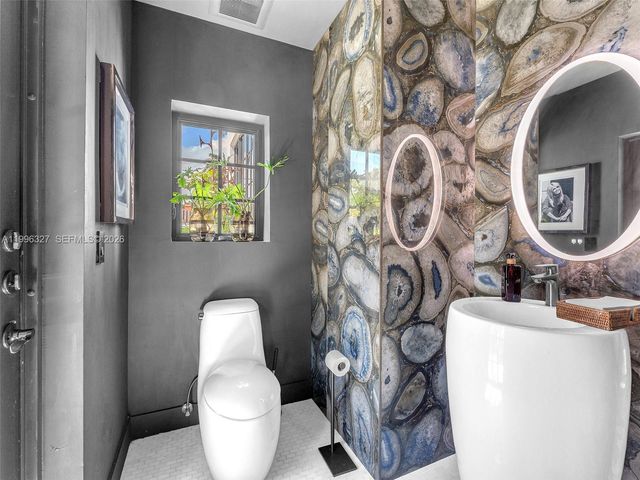 1321 Tyler St, Hollywood, FL 33019