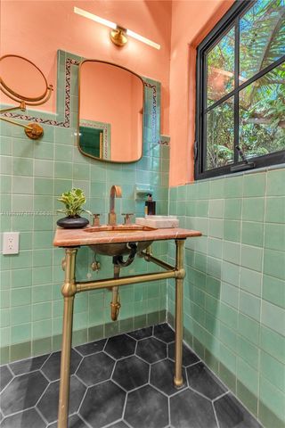 1321 Tyler St, Hollywood, FL 33019