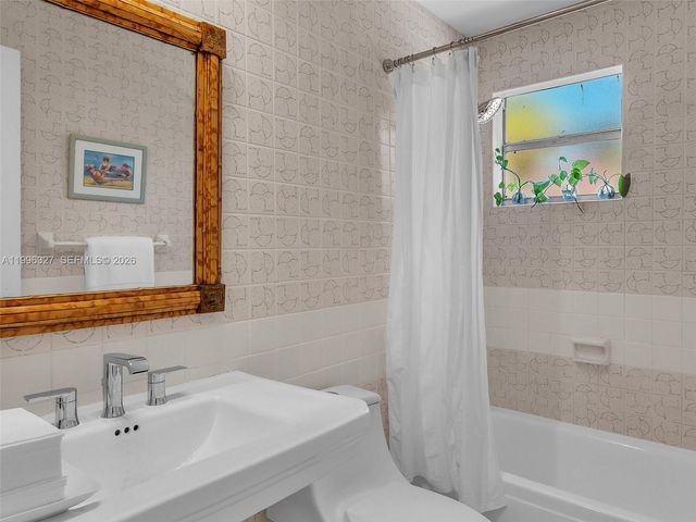 1321 Tyler St, Hollywood, FL 33019