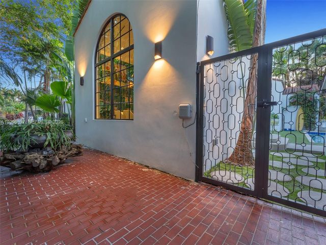 1321 Tyler St, Hollywood, FL 33019