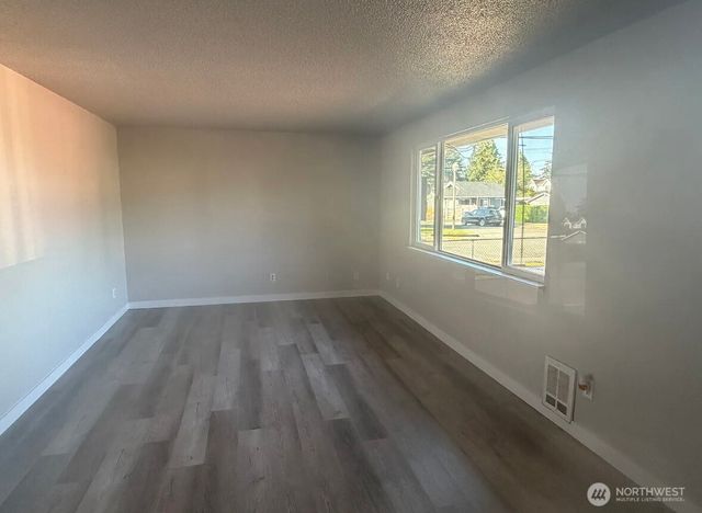 404 S Division Lane, Tacoma, WA 98418