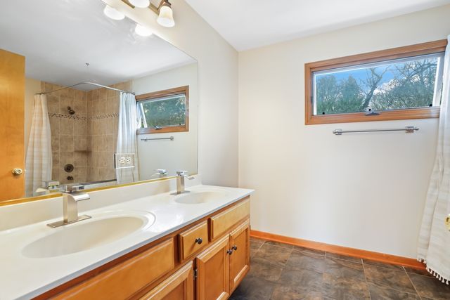 26W180 Arrow Glen Court, Wheaton, IL 60189