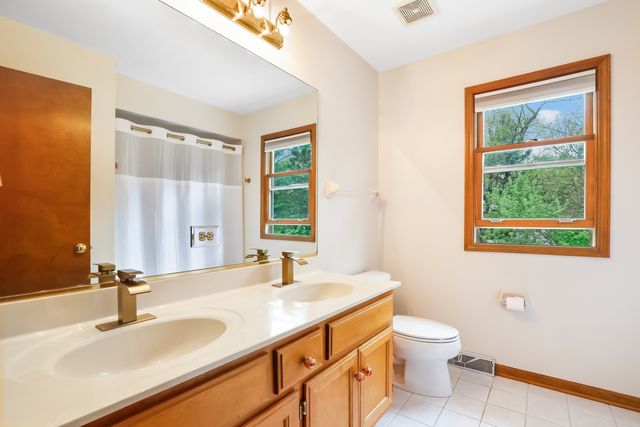 26W180 Arrow Glen Court, Wheaton, IL 60189