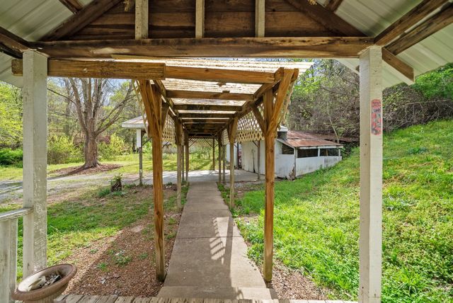 35 Bud Parker Lane, Erin, TN 37061