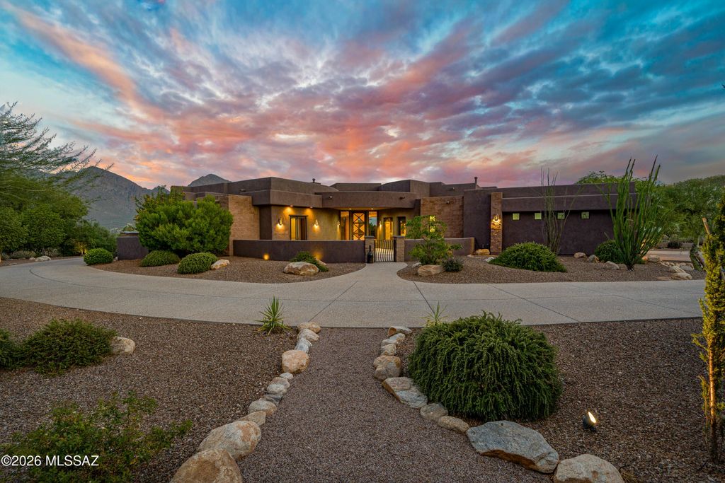 Image 1 of property listing at 11157 N desert whisper Way, Tucson, AZ 85737