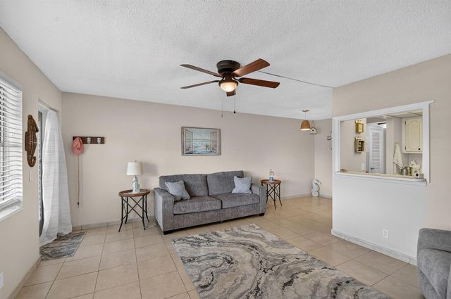 16 SUSSEX A, West Palm Beach, FL 33417