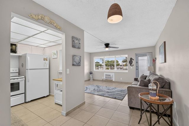 16 SUSSEX A, West Palm Beach, FL 33417