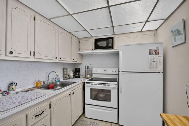 16 SUSSEX A, West Palm Beach, FL 33417