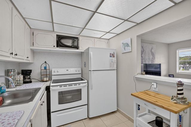 16 SUSSEX A, West Palm Beach, FL 33417
