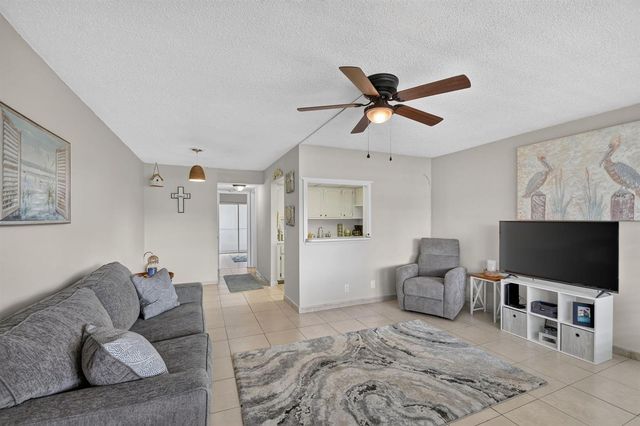 16 SUSSEX A, West Palm Beach, FL 33417
