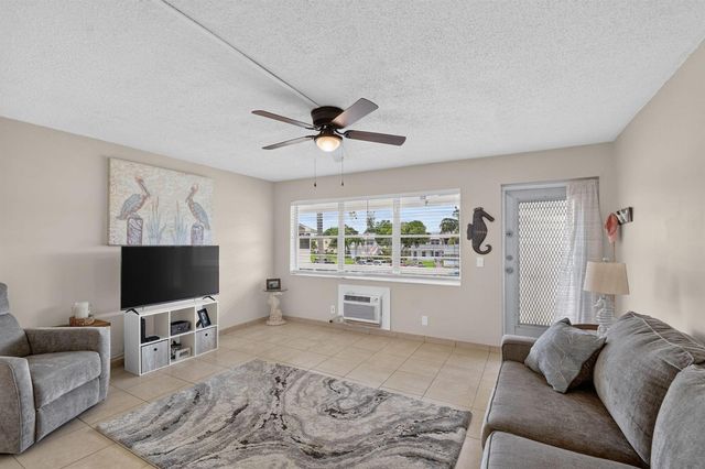 16 SUSSEX A, West Palm Beach, FL 33417