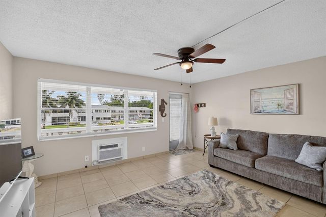 16 SUSSEX A, West Palm Beach, FL 33417