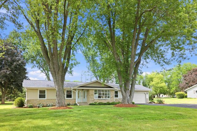 W332N5425 Solveson DRIVE, Nashotah, WI 53058