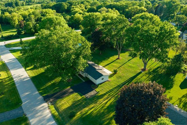 W332N5425 Solveson DRIVE, Nashotah, WI 53058