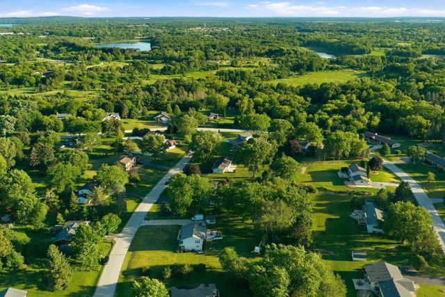 W332N5425 Solveson DRIVE, Nashotah, WI 53058