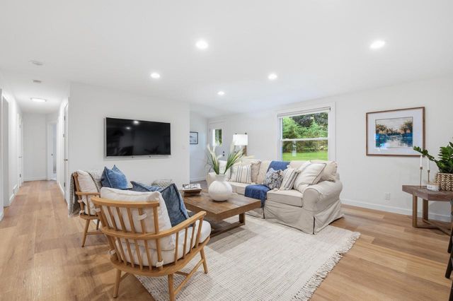 W332N5425 Solveson DRIVE, Nashotah, WI 53058