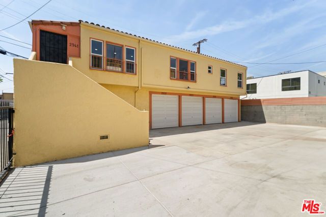 2935 Redondo Boulevard, Los Angeles, CA 90016