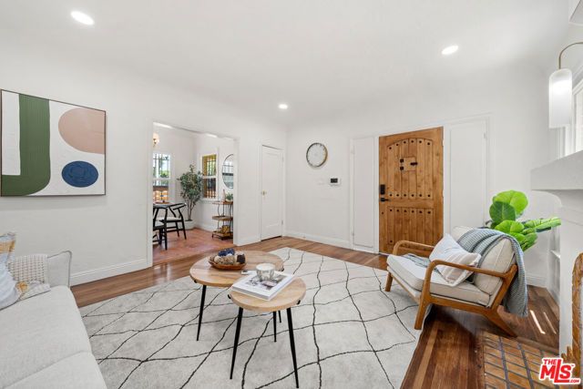 2935 Redondo Boulevard, Los Angeles, CA 90016