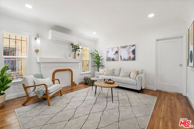 2935 Redondo Boulevard, Los Angeles, CA 90016