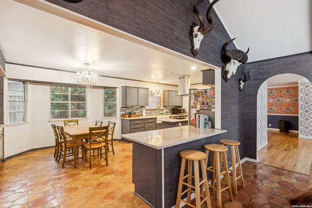 210 Chattington, Castle Hills, TX 78213