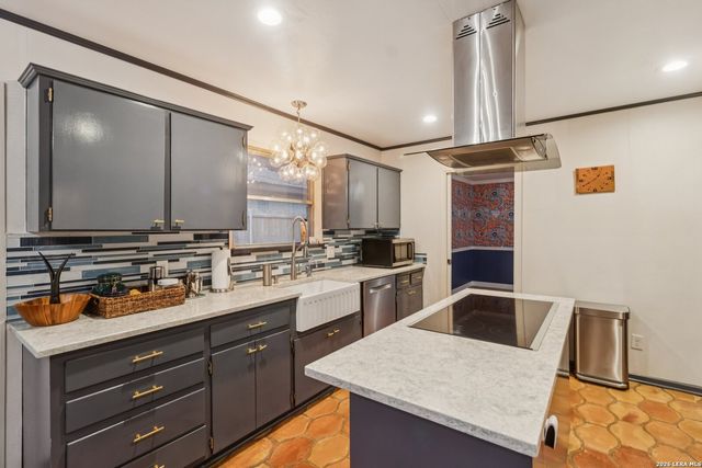 210 Chattington, Castle Hills, TX 78213