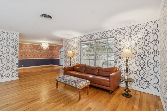 210 Chattington, Castle Hills, TX 78213