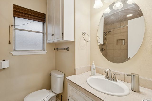 210 Chattington, Castle Hills, TX 78213