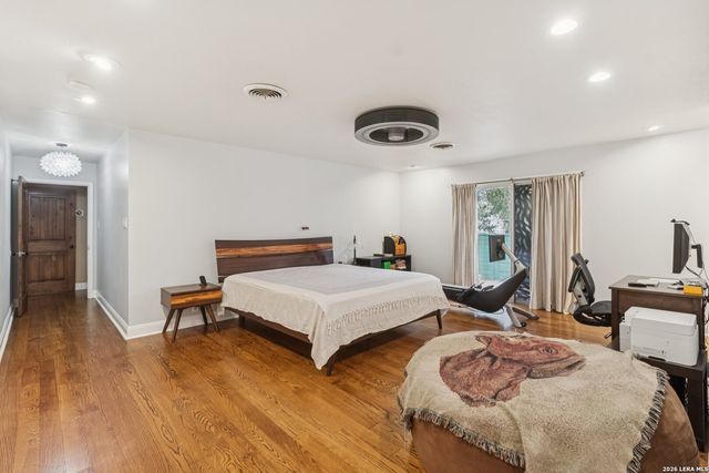 210 Chattington, Castle Hills, TX 78213