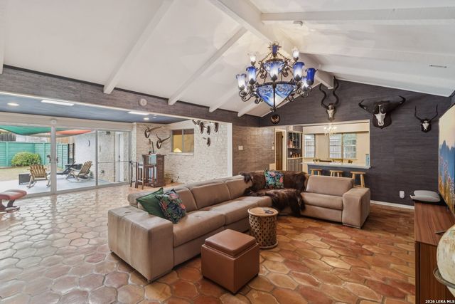 210 Chattington, Castle Hills, TX 78213