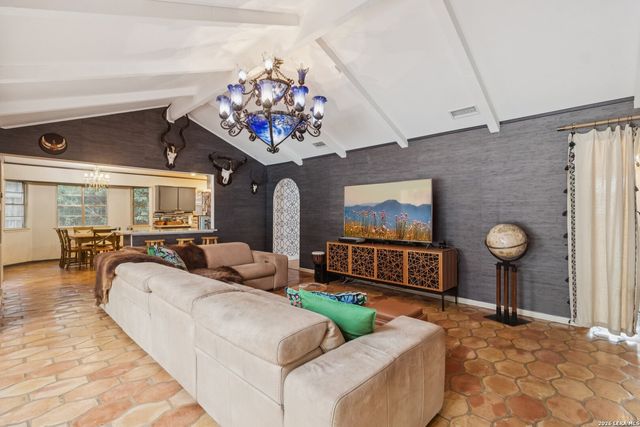 210 Chattington, Castle Hills, TX 78213