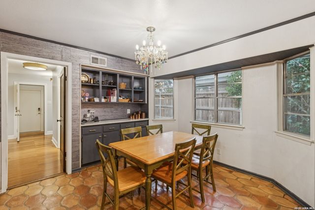 210 Chattington, Castle Hills, TX 78213