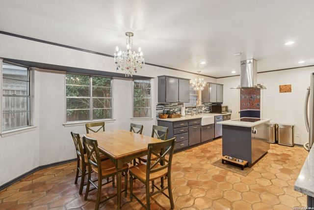 210 Chattington, Castle Hills, TX 78213