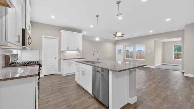 1400 CANTERBURY Trail, Desoto, TX 75115