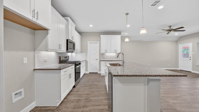 1400 CANTERBURY Trail, Desoto, TX 75115