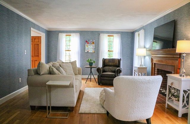 39 Spring Hill Rd, North Andover, MA 01845