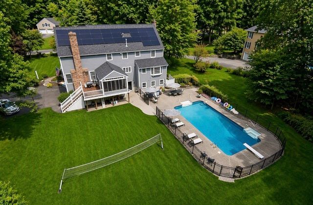 39 Spring Hill Rd, North Andover, MA 01845
