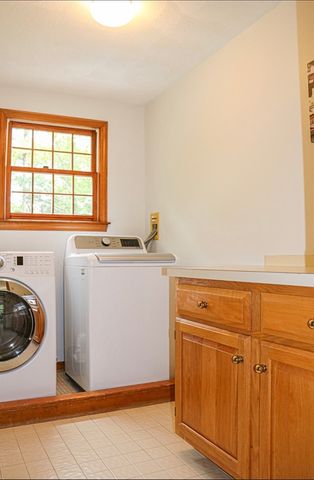 39 Spring Hill Rd, North Andover, MA 01845