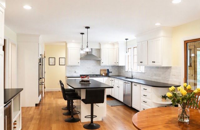 39 Spring Hill Rd, North Andover, MA 01845
